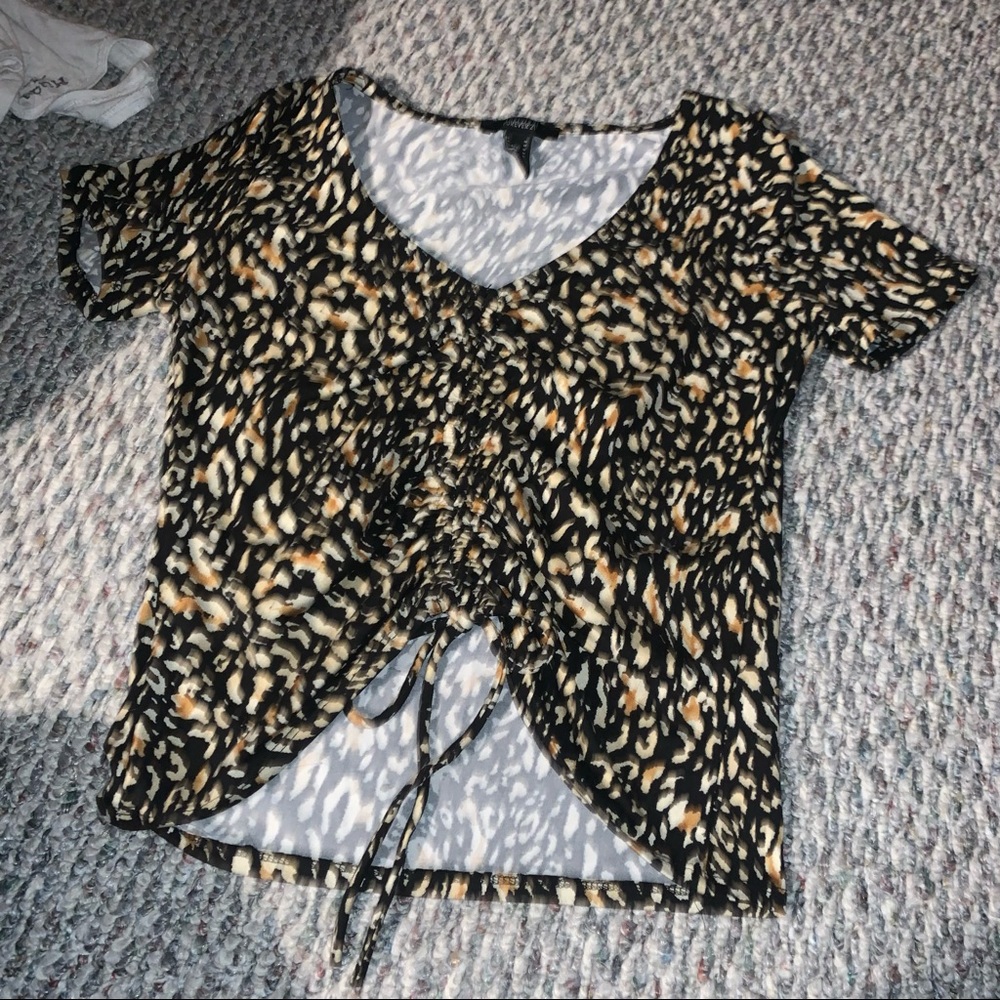 ❌LAST CHANCE❌ Leopard print cinched tie front tee